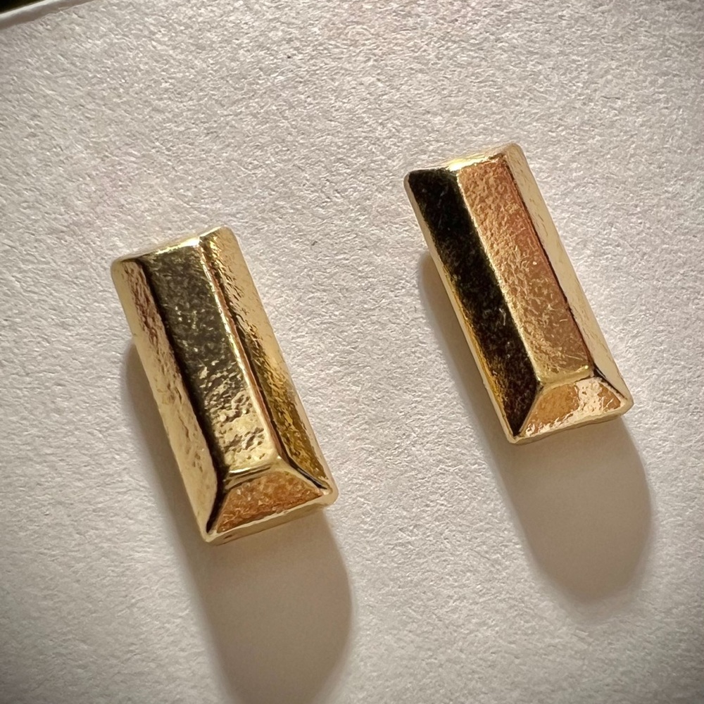 NEW! Hypoallergenic 3-D Gold Bar Stud Earrings. Cute, trendy, & comfortable !